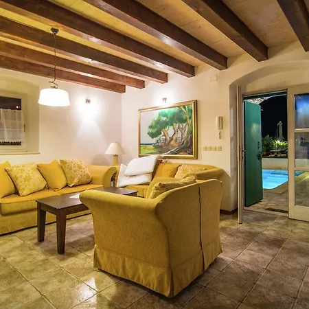 Authentic With Pool On The Island Of Brac 800 M From The Semesterbostad Supetar